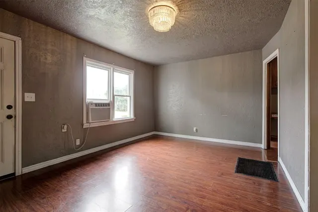 Photo 4 — 528 SW 48th Street, Oklahoma City, OK 73109