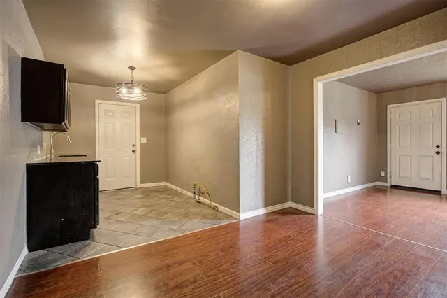 Photo 8 — 528 SW 48th Street, Oklahoma City, OK 73109