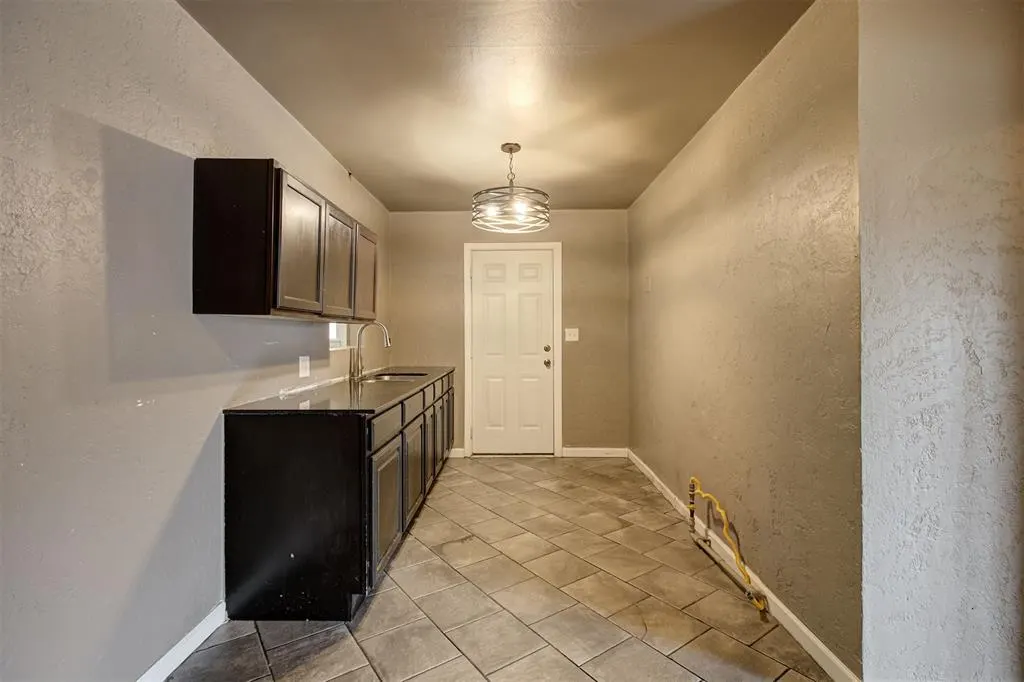 Photo 9 — 528 SW 48th Street, Oklahoma City, OK 73109