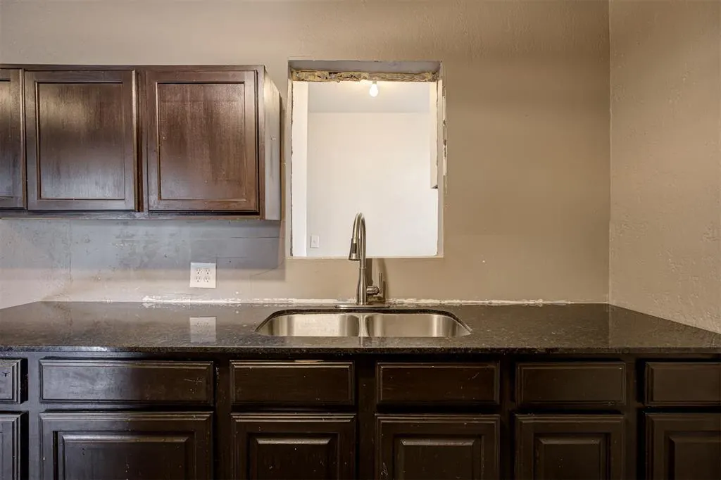 Photo 11 — 528 SW 48th Street, Oklahoma City, OK 73109
