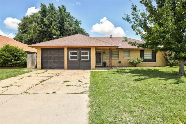 Front exterior — 125 SW 11th Street, Moore, OK 73160