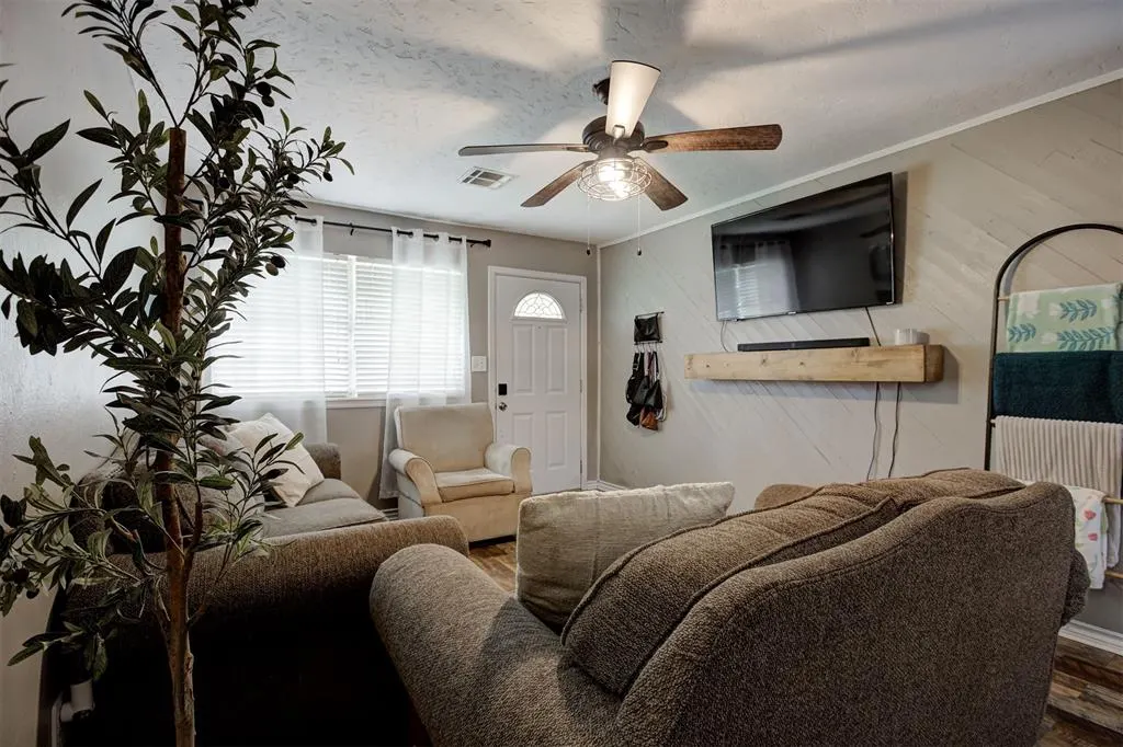 Photo 7 — 125 SW 11th Street, Moore, OK 73160