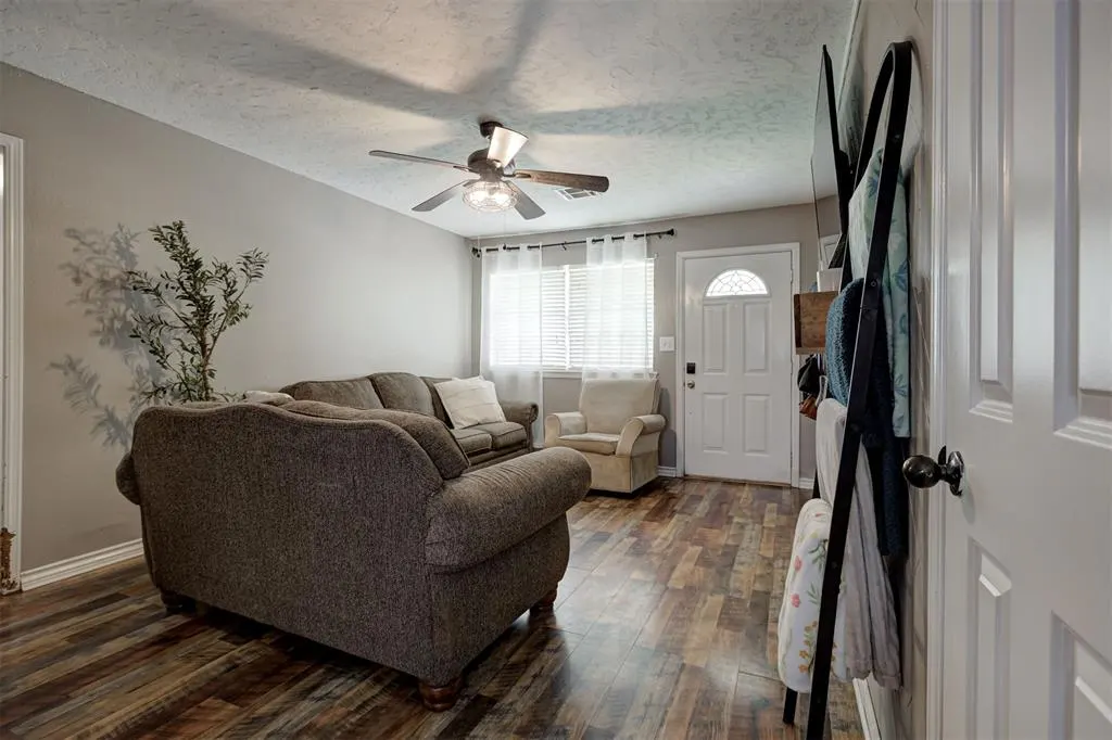 Photo 8 — 125 SW 11th Street, Moore, OK 73160