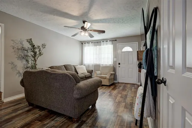 Photo 8 — 125 SW 11th Street, Moore, OK 73160
