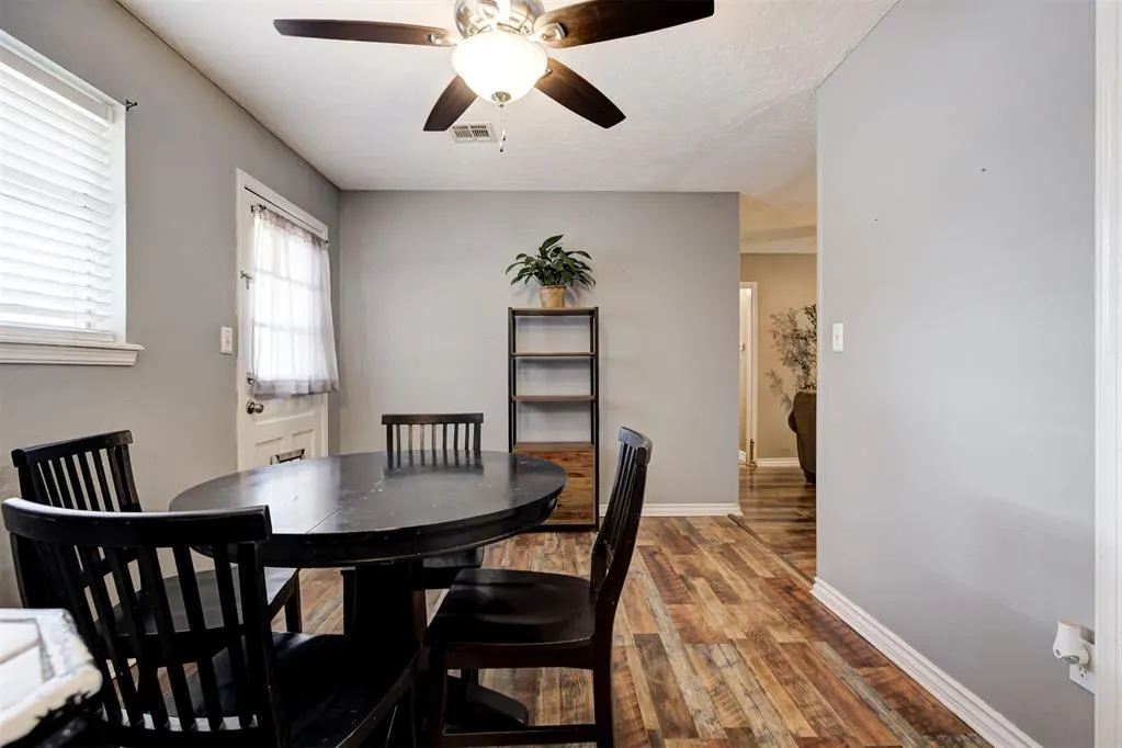 Photo 11 — 125 SW 11th Street, Moore, OK 73160