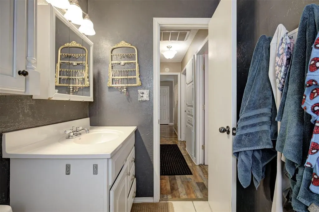 Photo 28 — 125 SW 11th Street, Moore, OK 73160