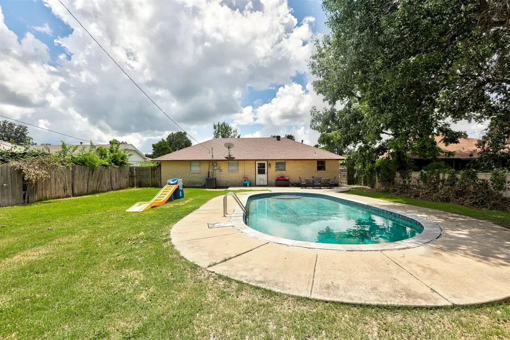 Photo 37 — 125 SW 11th Street, Moore, OK 73160