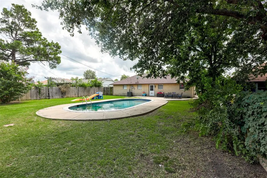 Photo 39 — 125 SW 11th Street, Moore, OK 73160