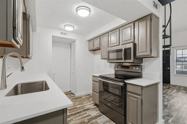 Photo 3 — 11140 Stratford Drive 605, Oklahoma City, OK 73120