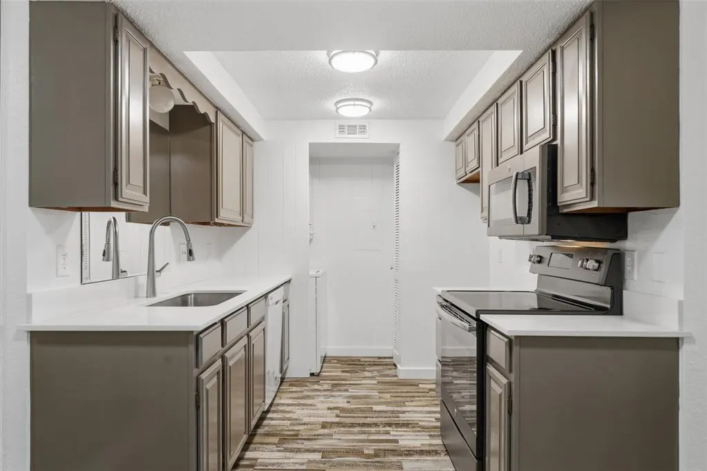 Photo 10 — 11140 Stratford Drive 605, Oklahoma City, OK 73120