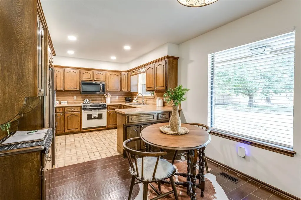Photo 12 — 1305 Sylvan Sand Avenue, Yukon, OK 73099