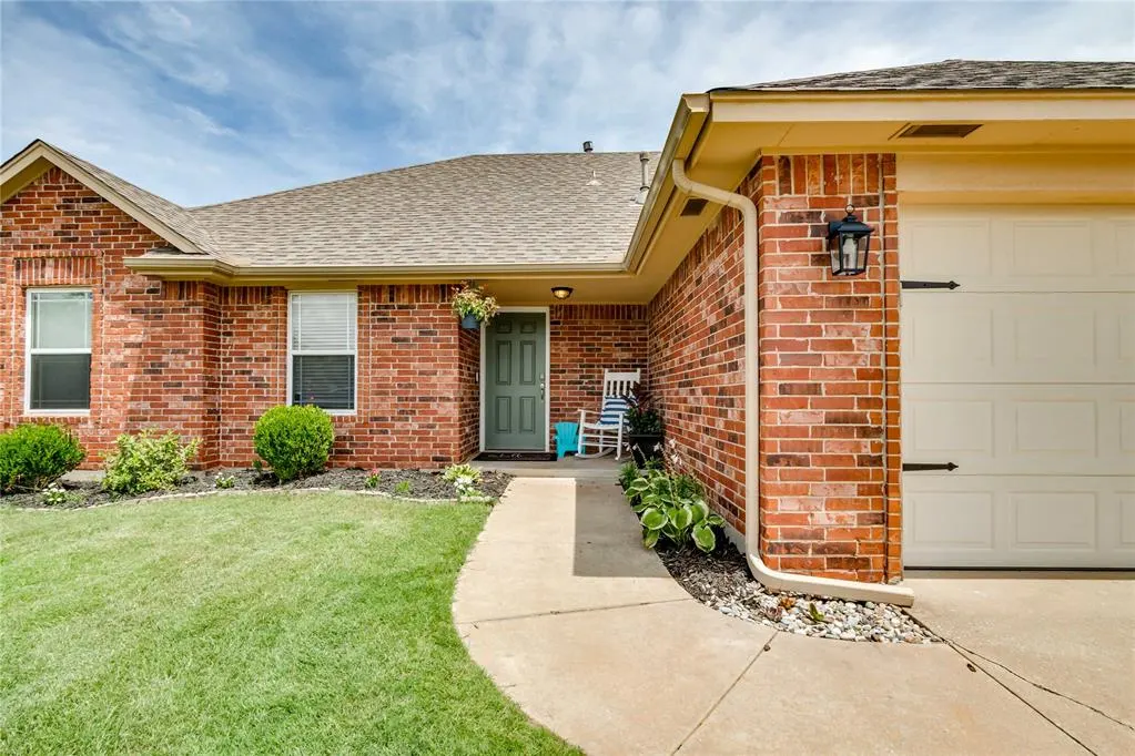 Photo 2 — 700 Dana Drive, Yukon, OK 73099