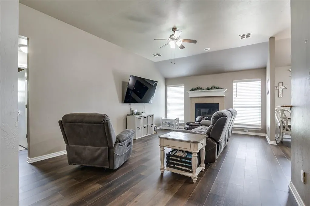 Photo 4 — 700 Dana Drive, Yukon, OK 73099