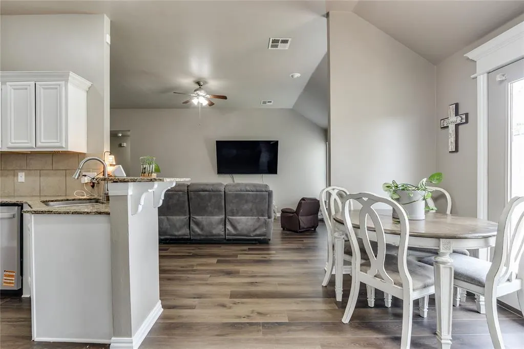 Photo 9 — 700 Dana Drive, Yukon, OK 73099