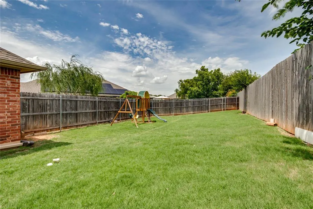 Photo 33 — 700 Dana Drive, Yukon, OK 73099