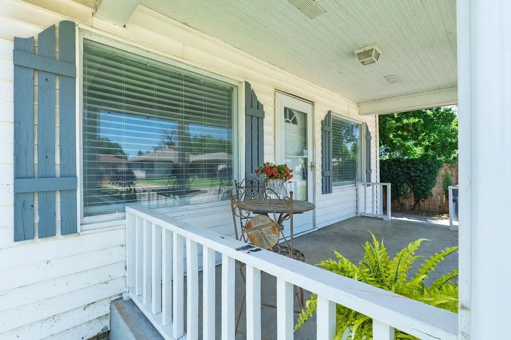 Photo 2 — 301 W Chicago Street, Shawnee, OK 74804