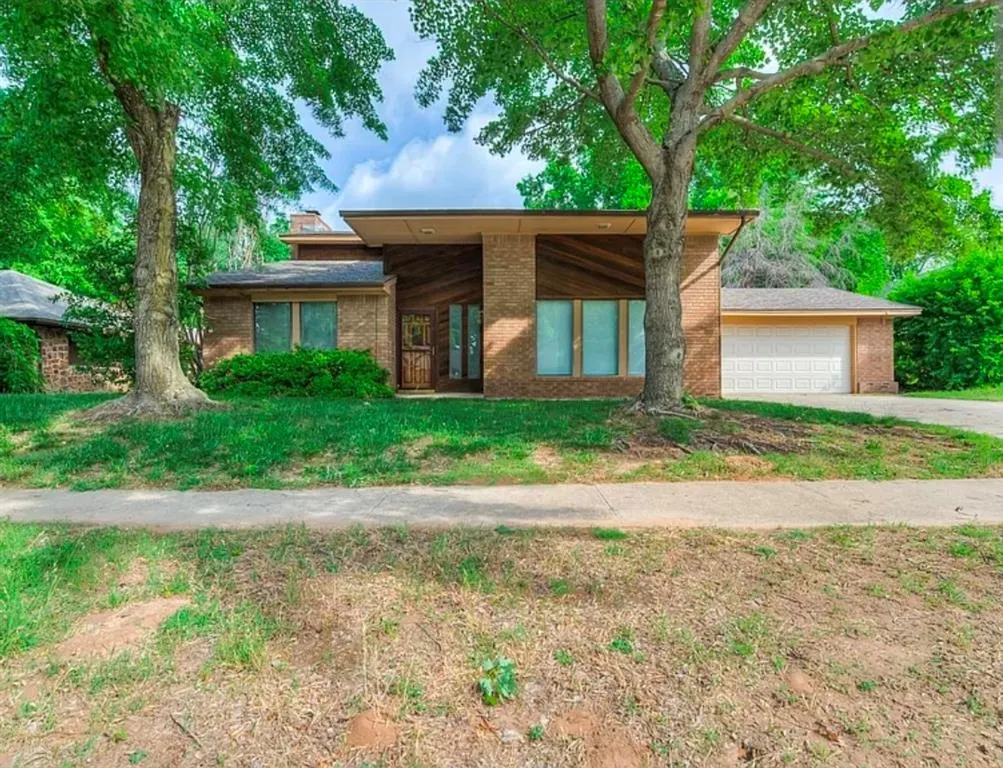 Front exterior — 1111 Robin Hood Lane, Norman, OK 73072