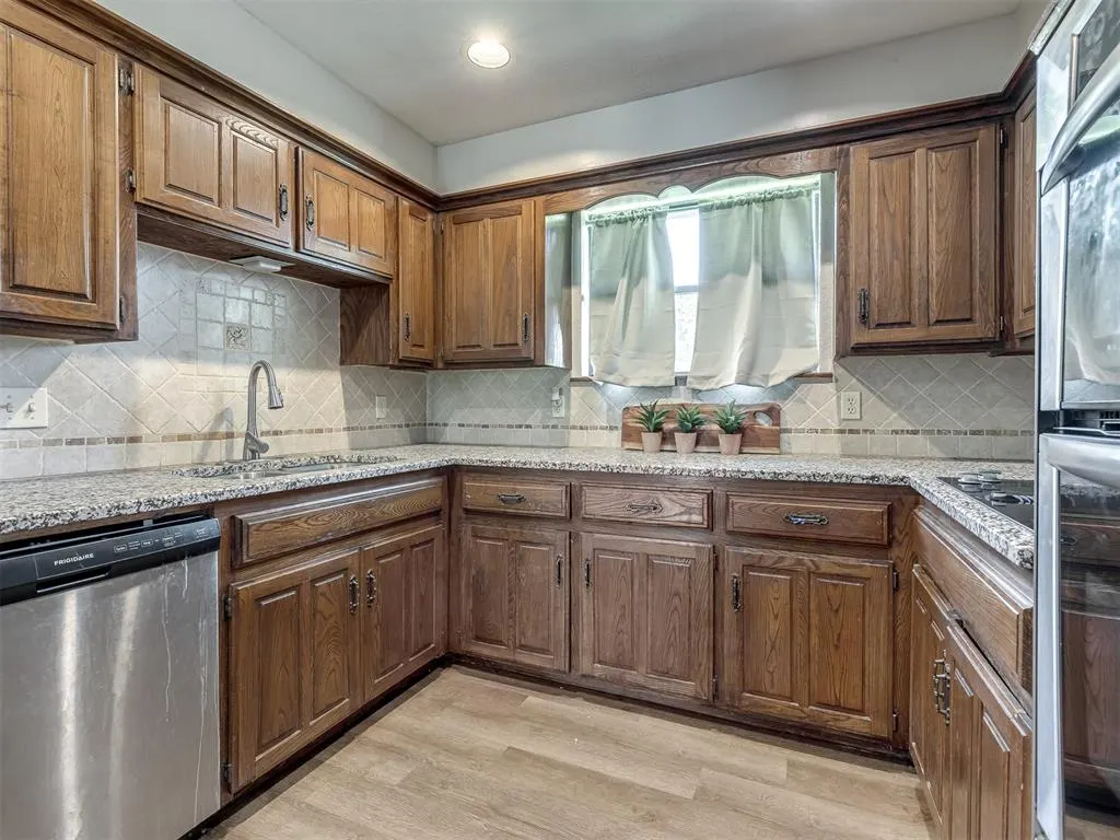 Photo 9 — 1111 Robin Hood Lane, Norman, OK 73072