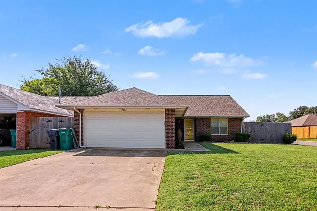 Photo 2 — 12288 SW 11th Street, Yukon, OK 73099