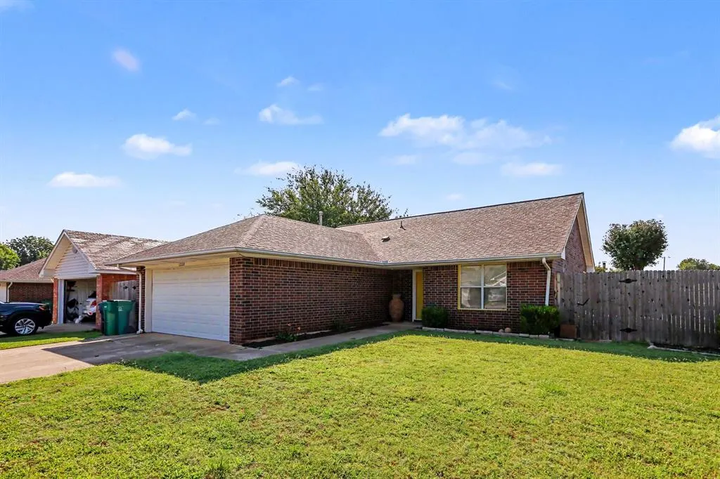 Photo 3 — 12288 SW 11th Street, Yukon, OK 73099