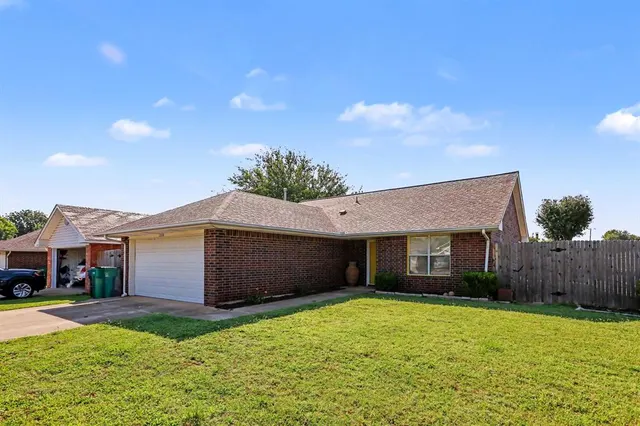 Photo 3 — 12288 SW 11th Street, Yukon, OK 73099