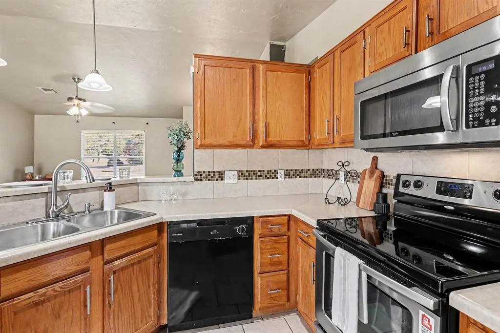 Photo 9 — 12288 SW 11th Street, Yukon, OK 73099