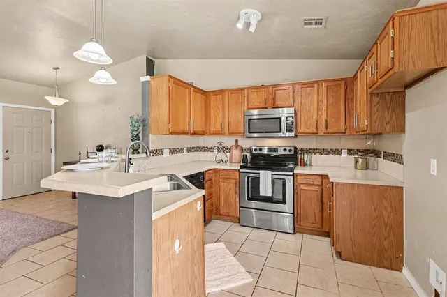 Photo 7 — 12288 SW 11th Street, Yukon, OK 73099