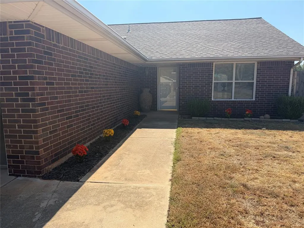 Photo 3 — 12288 SW 11th Street, Yukon, OK 73099