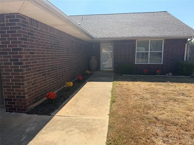 Photo 3 — 12288 SW 11th Street, Yukon, OK 73099