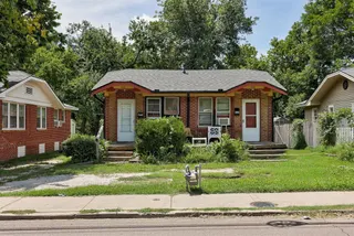 Sold home at 824 W Symmes Street