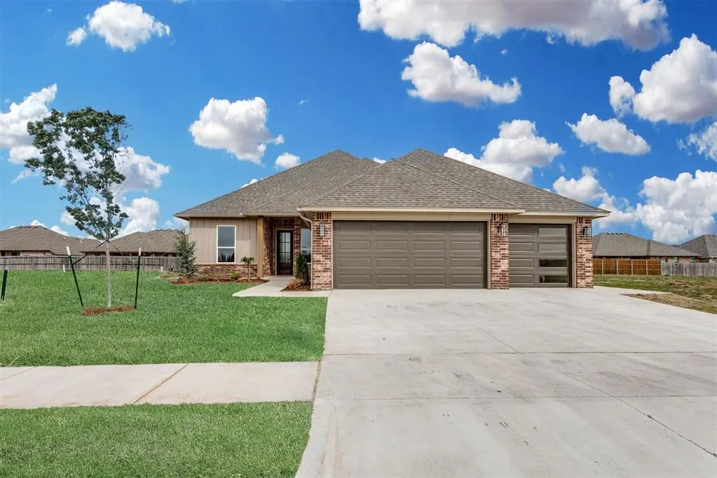 Front exterior — 2900 River Birch Lane, Yukon, OK 73099
