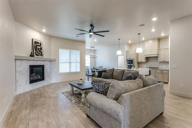 Photo 2 — 2900 River Birch Lane, Yukon, OK 73099