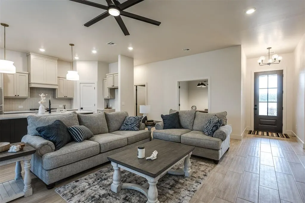Photo 4 — 2900 River Birch Lane, Yukon, OK 73099