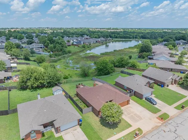 Photo 6 — 2813 E Lake Drive, Norman, OK 73071