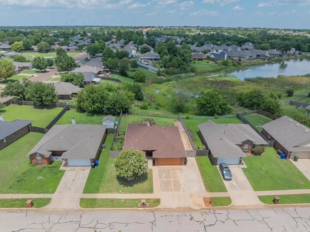 Photo 7 — 2813 E Lake Drive, Norman, OK 73071