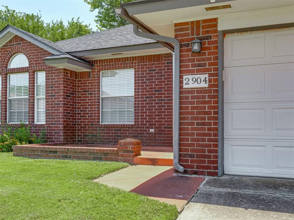 Photo 4 — 2904 Canyon Oaks Court, Norman, OK 73071