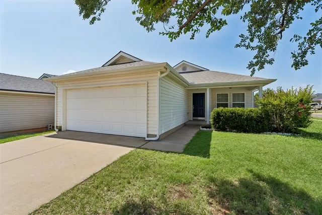 Photo 2 — 1828 NW 147th Street, Edmond, OK 73013