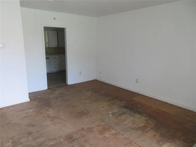 Photo 2 — 612 E Walnut Street, Tecumseh, OK 74873