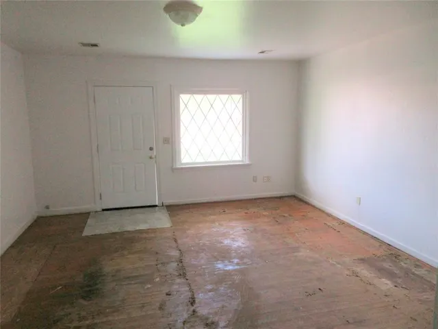 Photo 4 — 612 E Walnut Street, Tecumseh, OK 74873