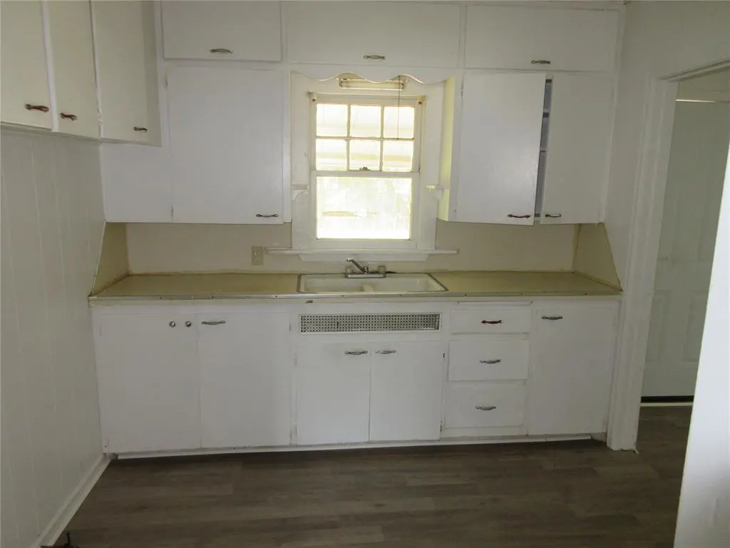 Photo 9 — 612 E Walnut Street, Tecumseh, OK 74873