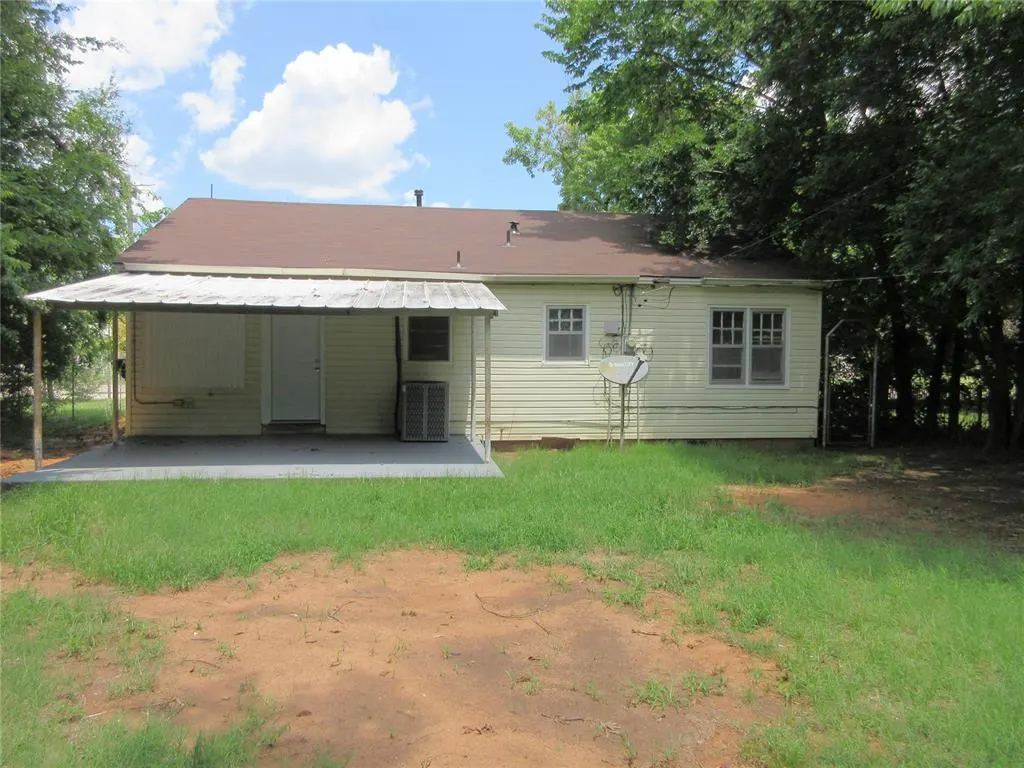 Photo 11 — 612 E Walnut Street, Tecumseh, OK 74873