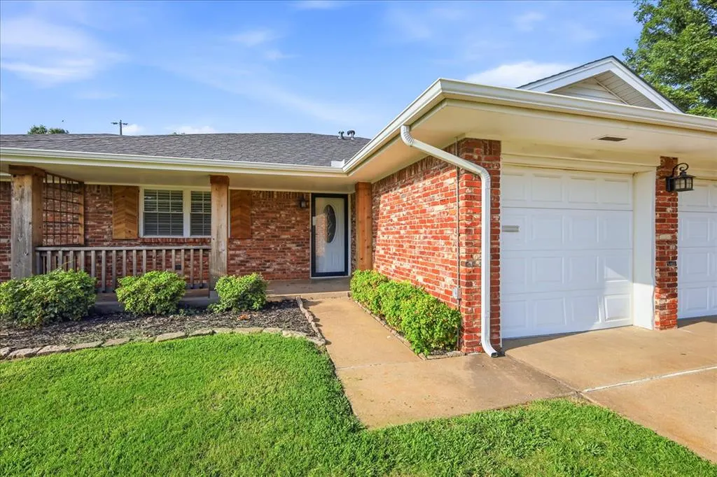 Photo 2 — 3108 Lakeside Drive, Oklahoma City, OK 73120