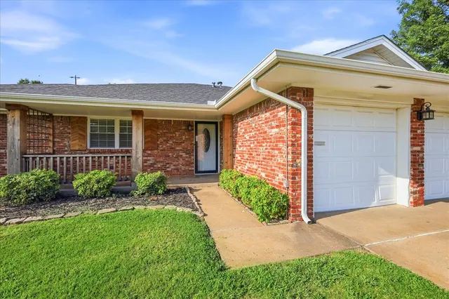 Photo 2 — 3108 Lakeside Drive, Oklahoma City, OK 73120