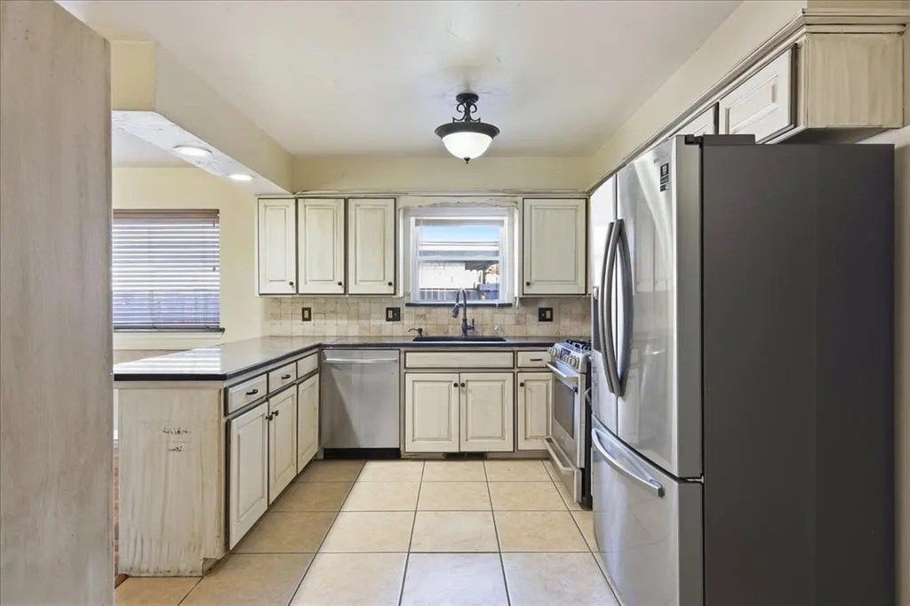 Photo 10 — 3108 Lakeside Drive, Oklahoma City, OK 73120