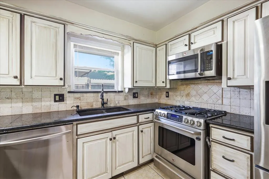 Photo 14 — 3108 Lakeside Drive, Oklahoma City, OK 73120