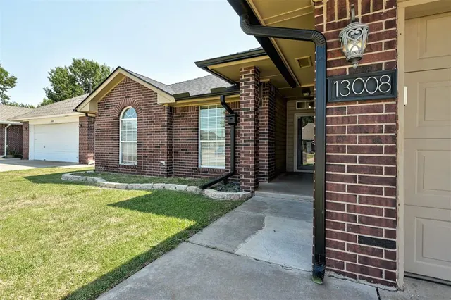 Photo 4 — 13008 Willowcrest Lane, Oklahoma City, OK 73170