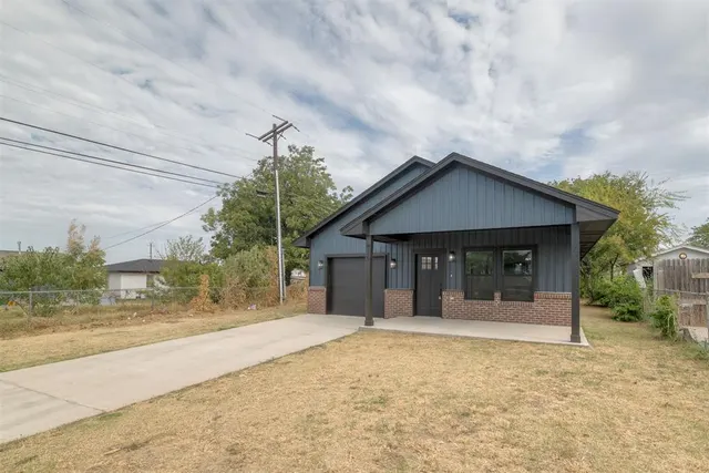 Photo 2 — 415 SE 54th Street, Oklahoma City, OK 73129