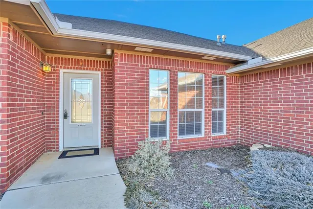 Photo 4 — 2905 Hunter Pointe, Altus, OK 73521