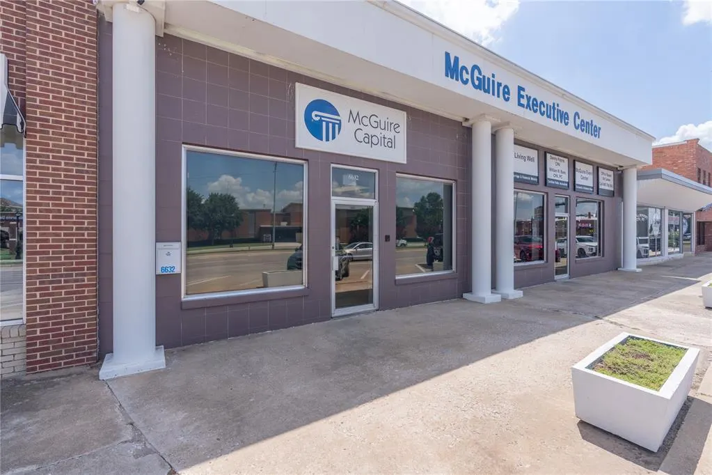 Front exterior — 6636 NW 39th Expressway 110, Bethany, OK 73008