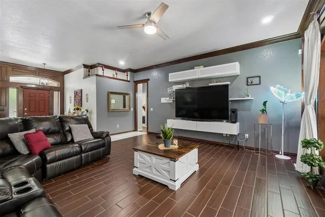 Photo 8 — 11409 Pinewick Drive, Oklahoma City, OK 73162